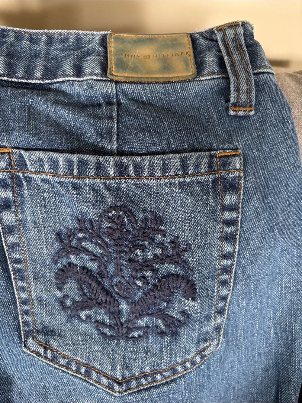 Tommy Hilfiger jeans women’s size 12P 12 petite embroidered nicely